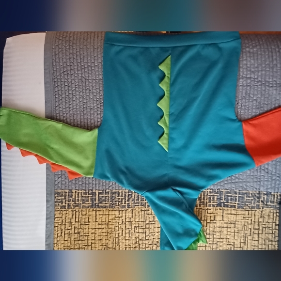 Dinosaur hoodie with spikes on sleeves and hood - Picture 2 of 5